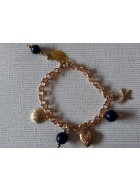 Elegantní řetízkový zapínací náramek z lapis lazuli se zlatým srdcem, mušlí a hvězdicí