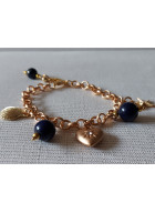 Elegantní řetízkový zapínací náramek z lapis lazuli se zlatým srdcem, mušlí a hvězdicí