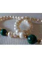 SET - Náhrdelník a náramek z říčních perel s rekonstruovaným malachitem a zlatými korálky