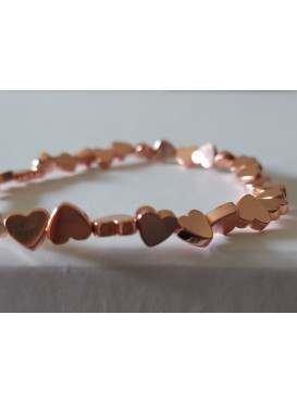 HEMATITOVÝ NÁRAMEK POKOVENÝ s rose gold srdíčky